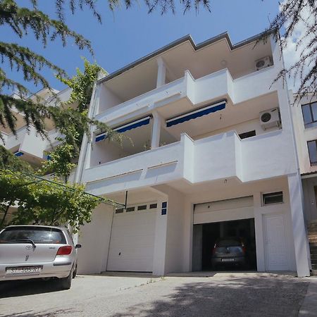 Apartments Dada โอมิช ภายนอก รูปภาพ