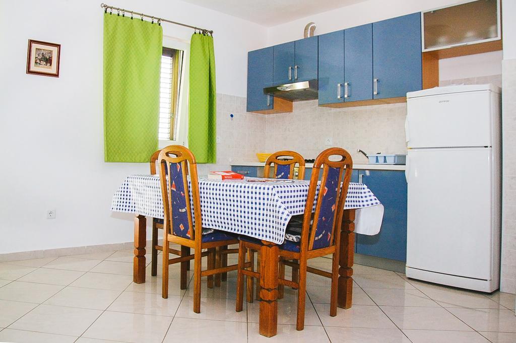 Apartments Dada โอมิช ห้อง รูปภาพ