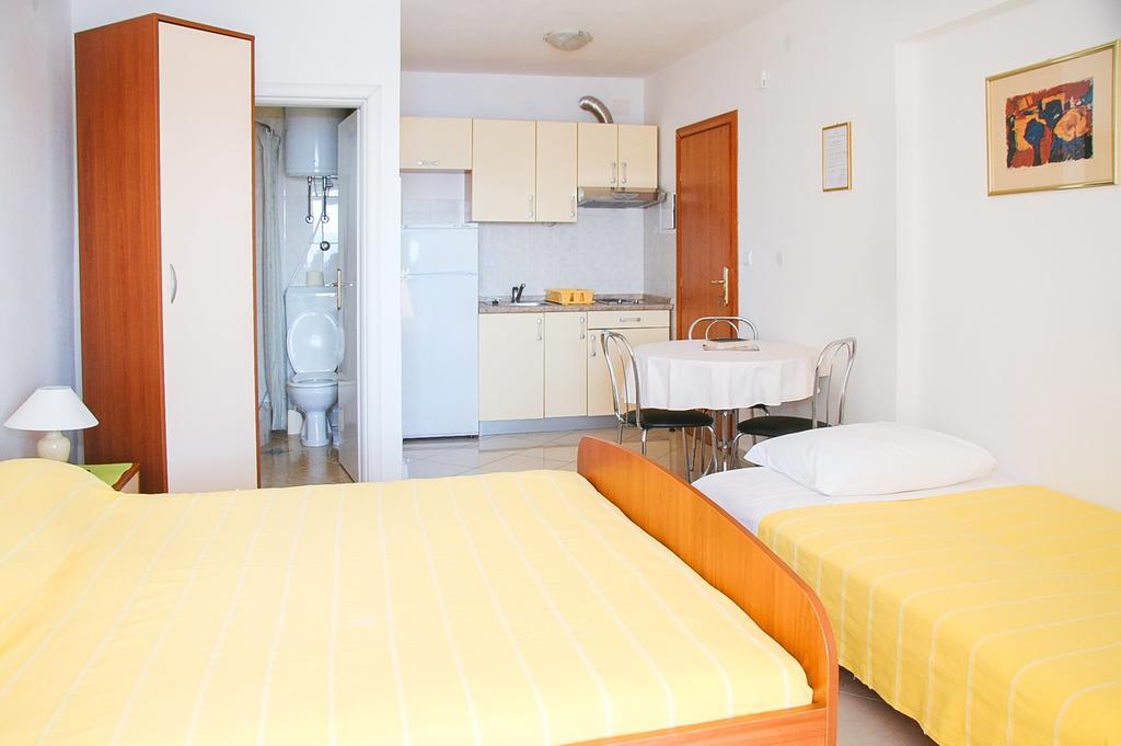 Apartments Dada โอมิช ห้อง รูปภาพ