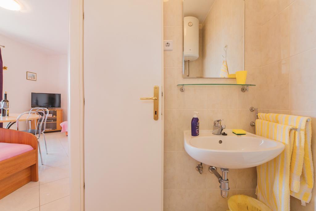 Apartments Dada โอมิช ห้อง รูปภาพ