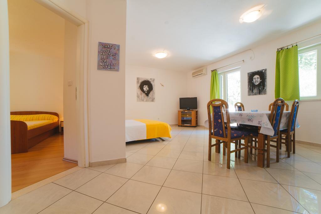 Apartments Dada โอมิช ห้อง รูปภาพ