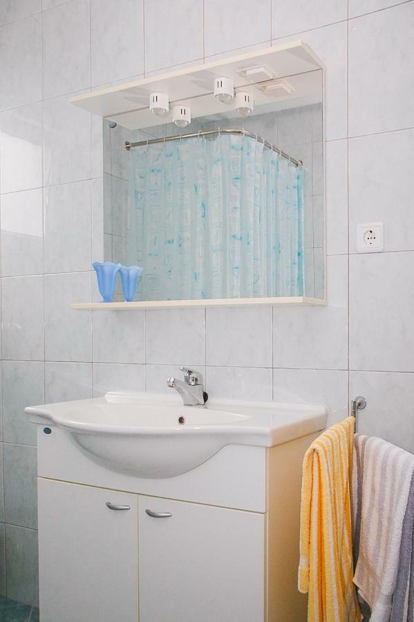Apartments Dada โอมิช ห้อง รูปภาพ
